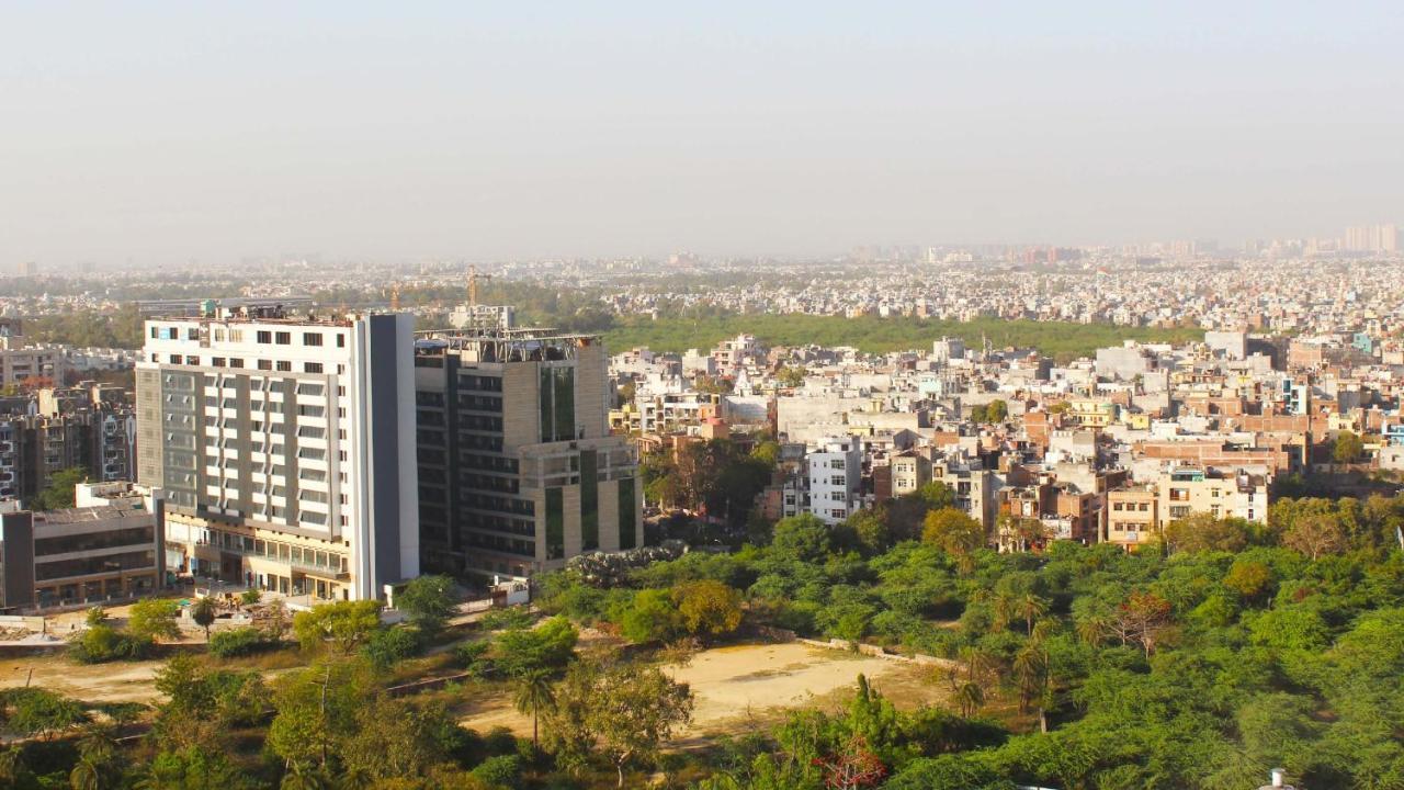 Holiday Inn New Delhi Mayur Vihar Noida By Ihg Exteriör bild View of Noida