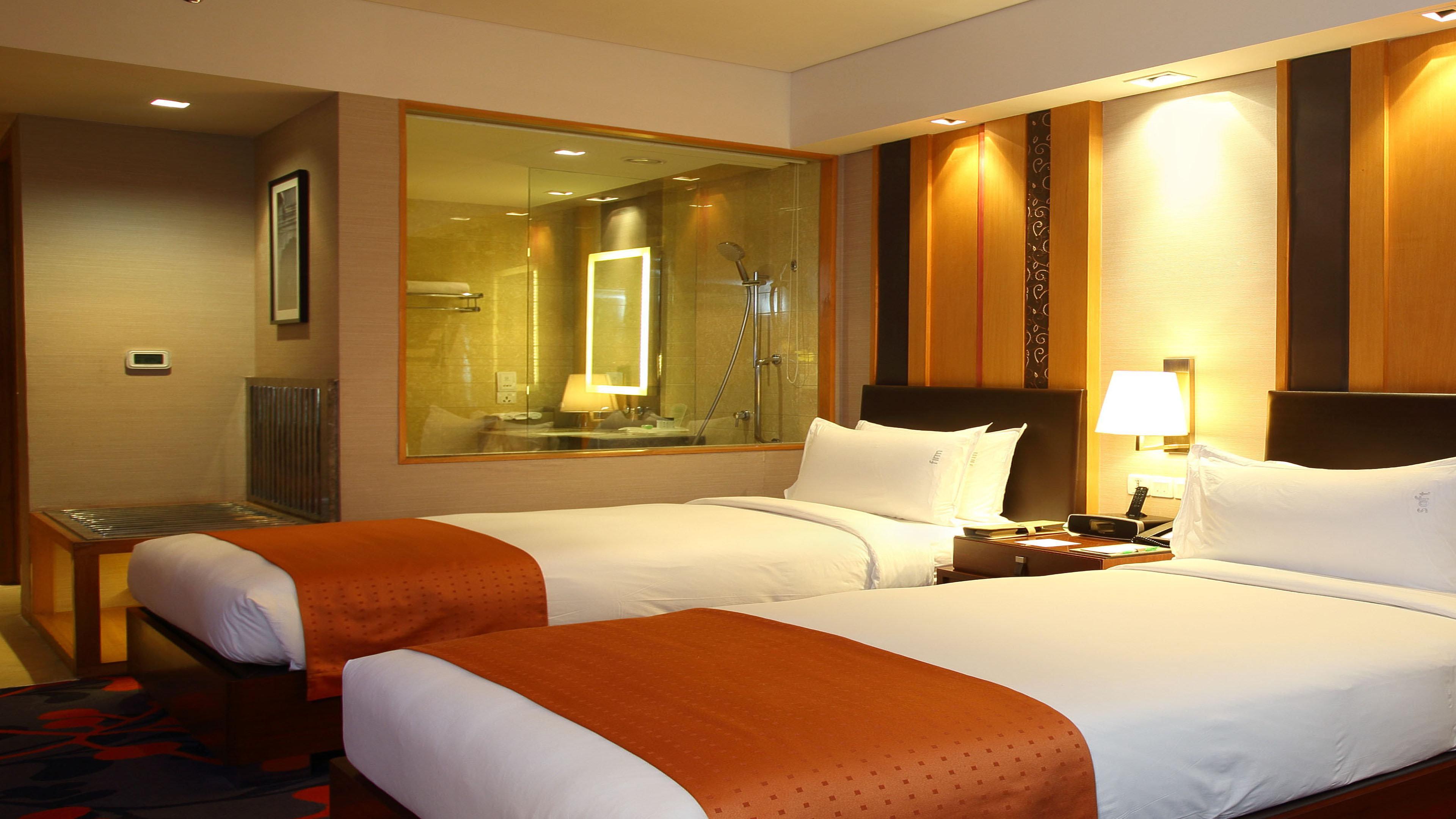 Holiday Inn New Delhi Mayur Vihar Noida By Ihg Exteriör bild A room at the hotel