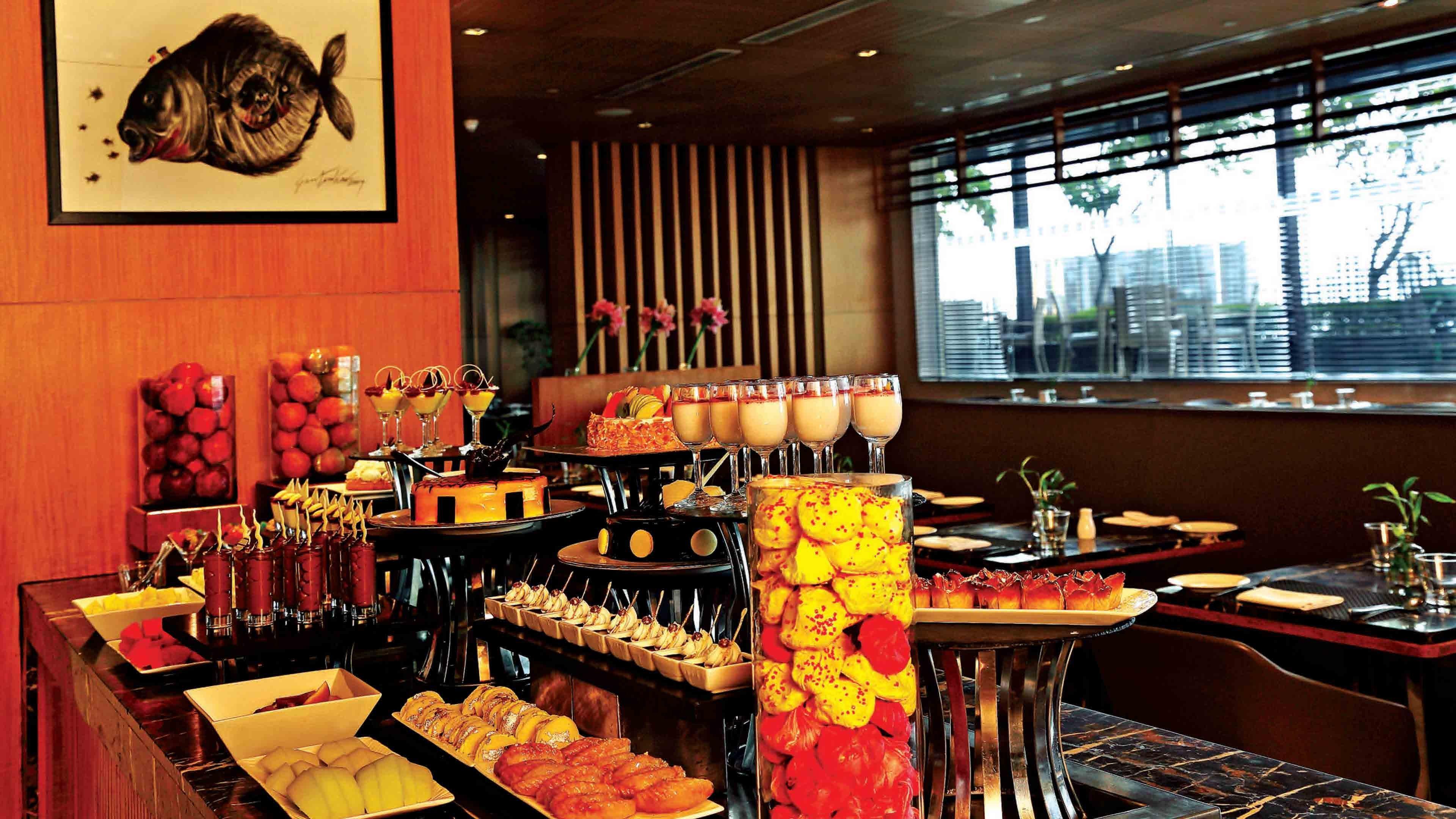 Holiday Inn New Delhi Mayur Vihar Noida By Ihg Exteriör bild A buffet at a hotel