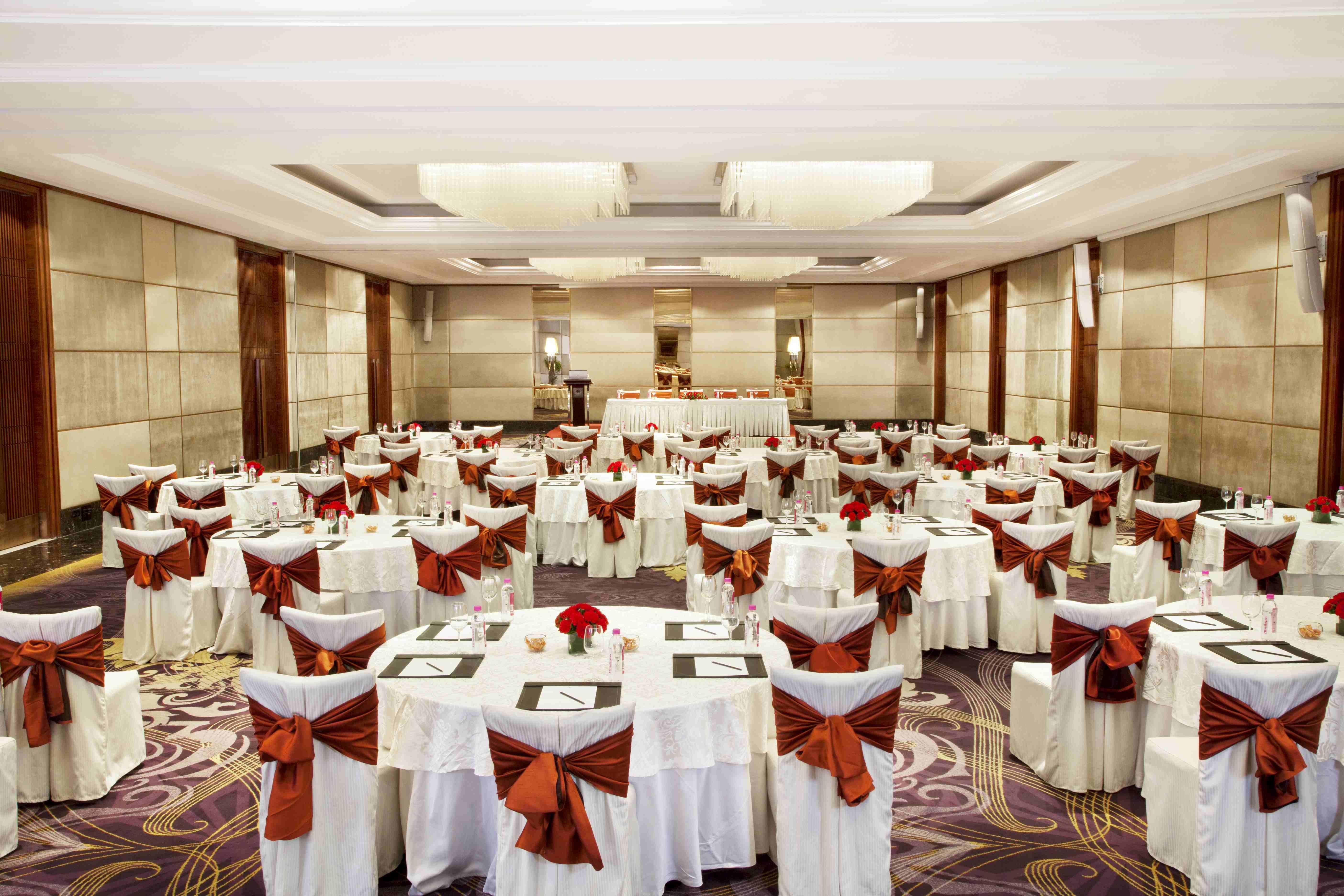 Holiday Inn New Delhi Mayur Vihar Noida By Ihg Exteriör bild The ballroom