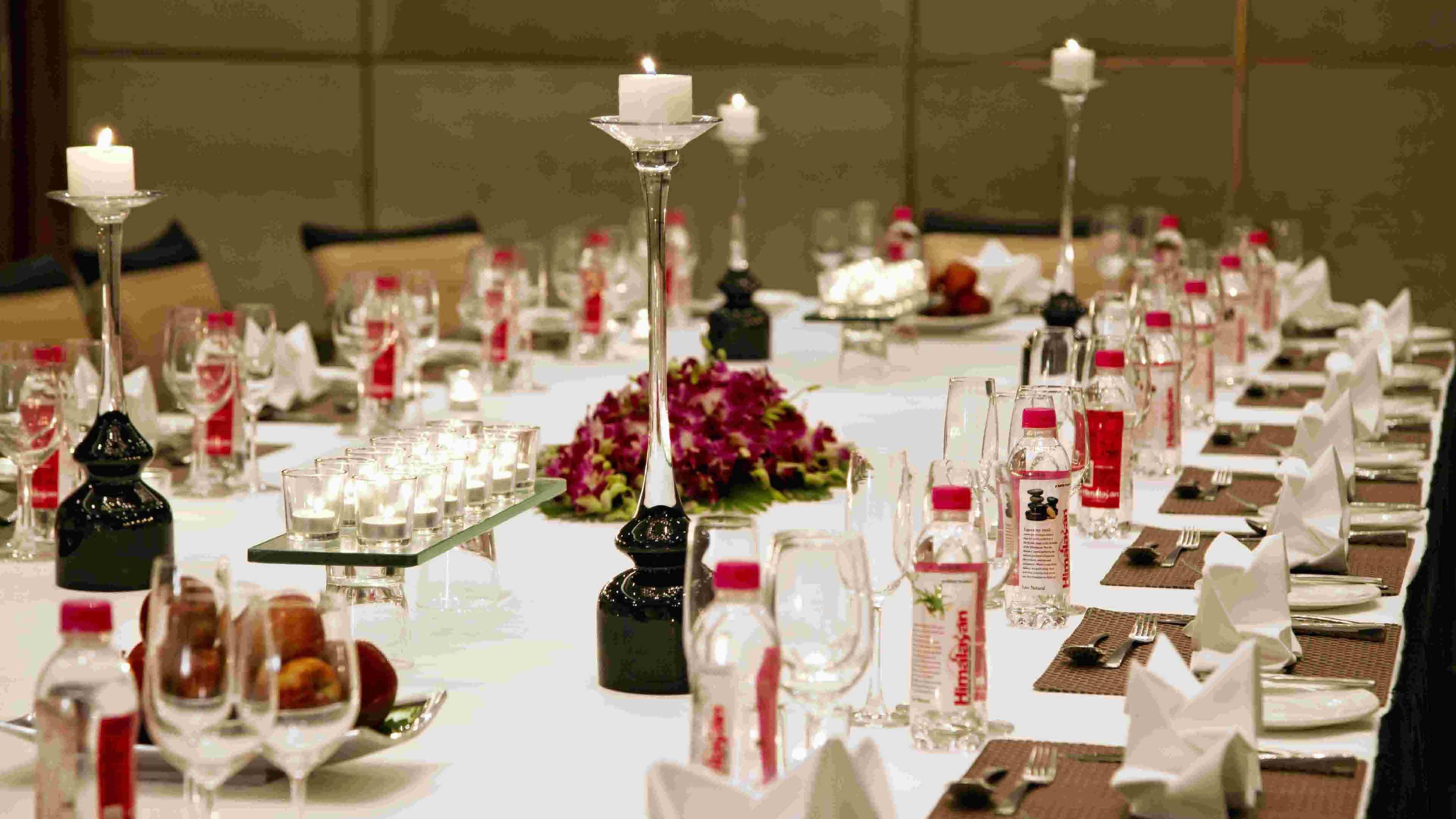 Holiday Inn New Delhi Mayur Vihar Noida By Ihg Exteriör bild A table set for a formal dinner