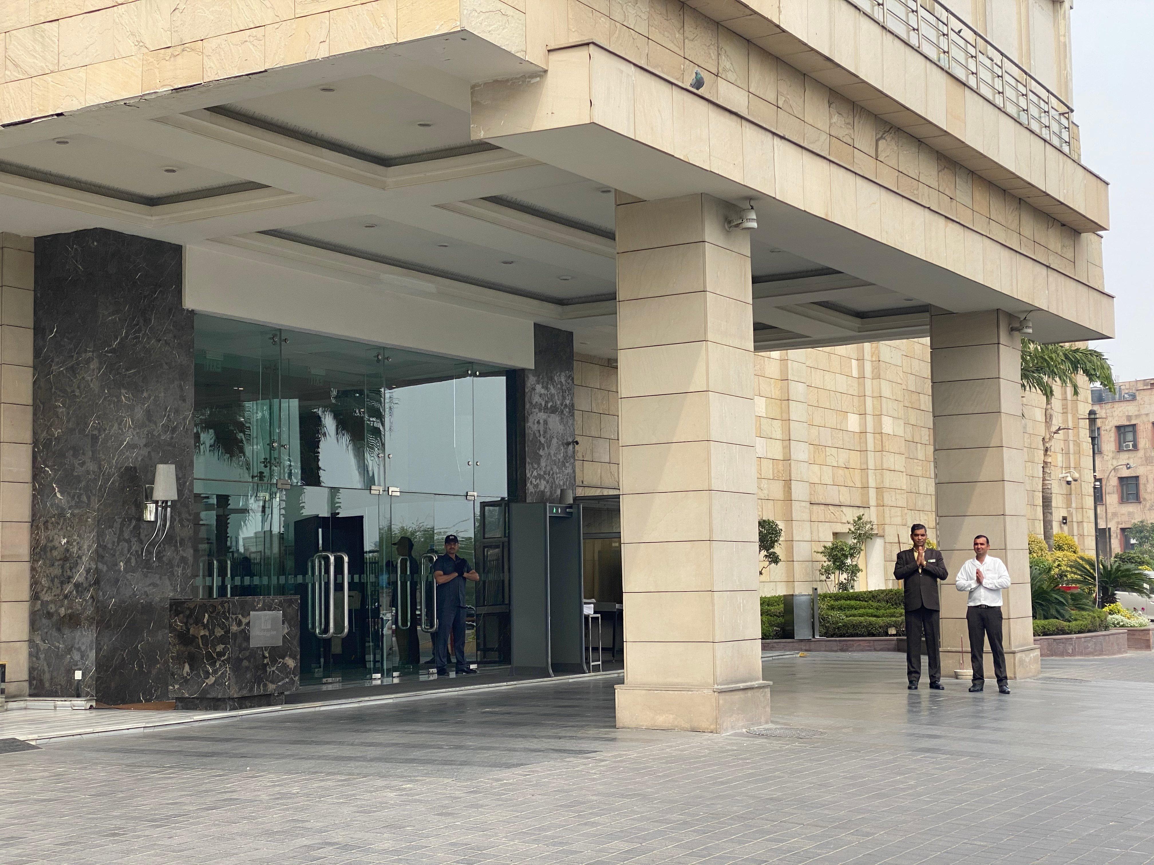 Holiday Inn New Delhi Mayur Vihar Noida By Ihg Exteriör bild The main entrance of the hotel
