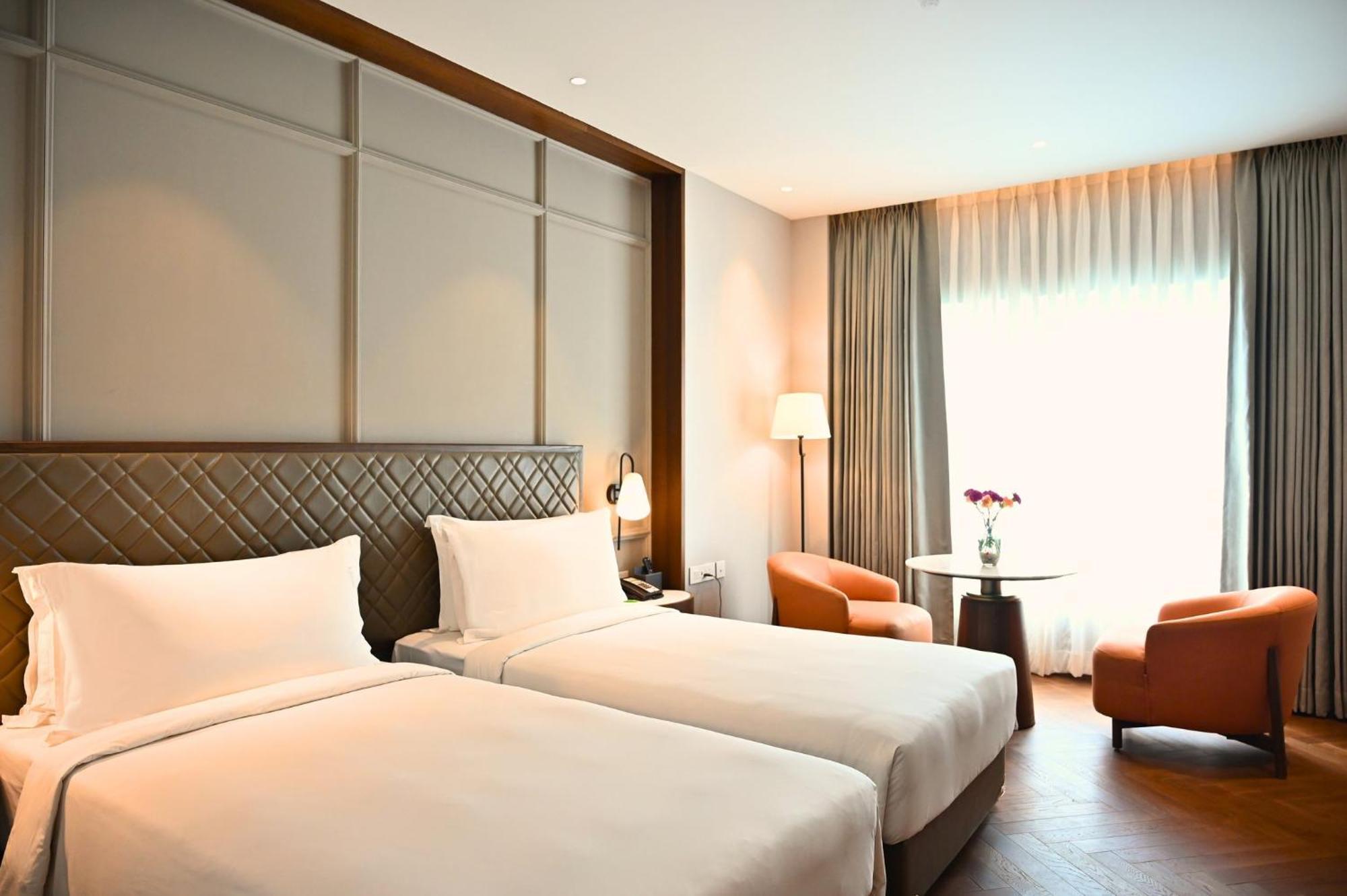 Holiday Inn New Delhi Mayur Vihar Noida By Ihg Exteriör bild